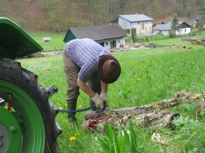 2014-04-27--Harald-Holzarbeit-Traktor--05