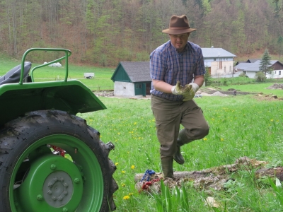 2014-04-27--Harald-Holzarbeit-Traktor--06