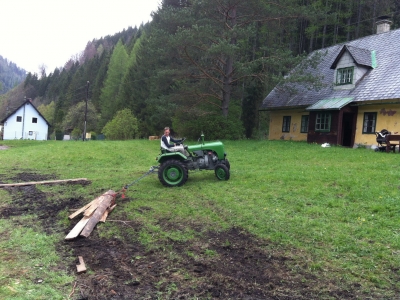 2014-04-27--Harald-Holzarbeit-Traktor--20